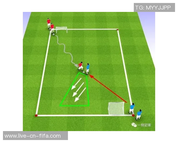 掌握足球脚背内侧踢高远球技巧提升传球精准度与控球能力的全面指南 掌握足球脚背内侧踢高远球技巧提升传球精准度与控球能力的全面指南